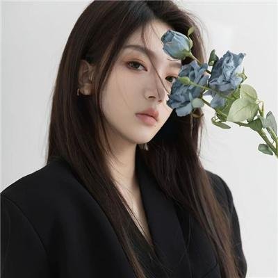 三个摩登女性